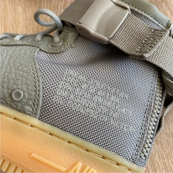 Nike Womens 2018 SF Air force 1 Mid ‘dark stucco’ sneakers!! Size US 7.5!! - Picture 5 of 11